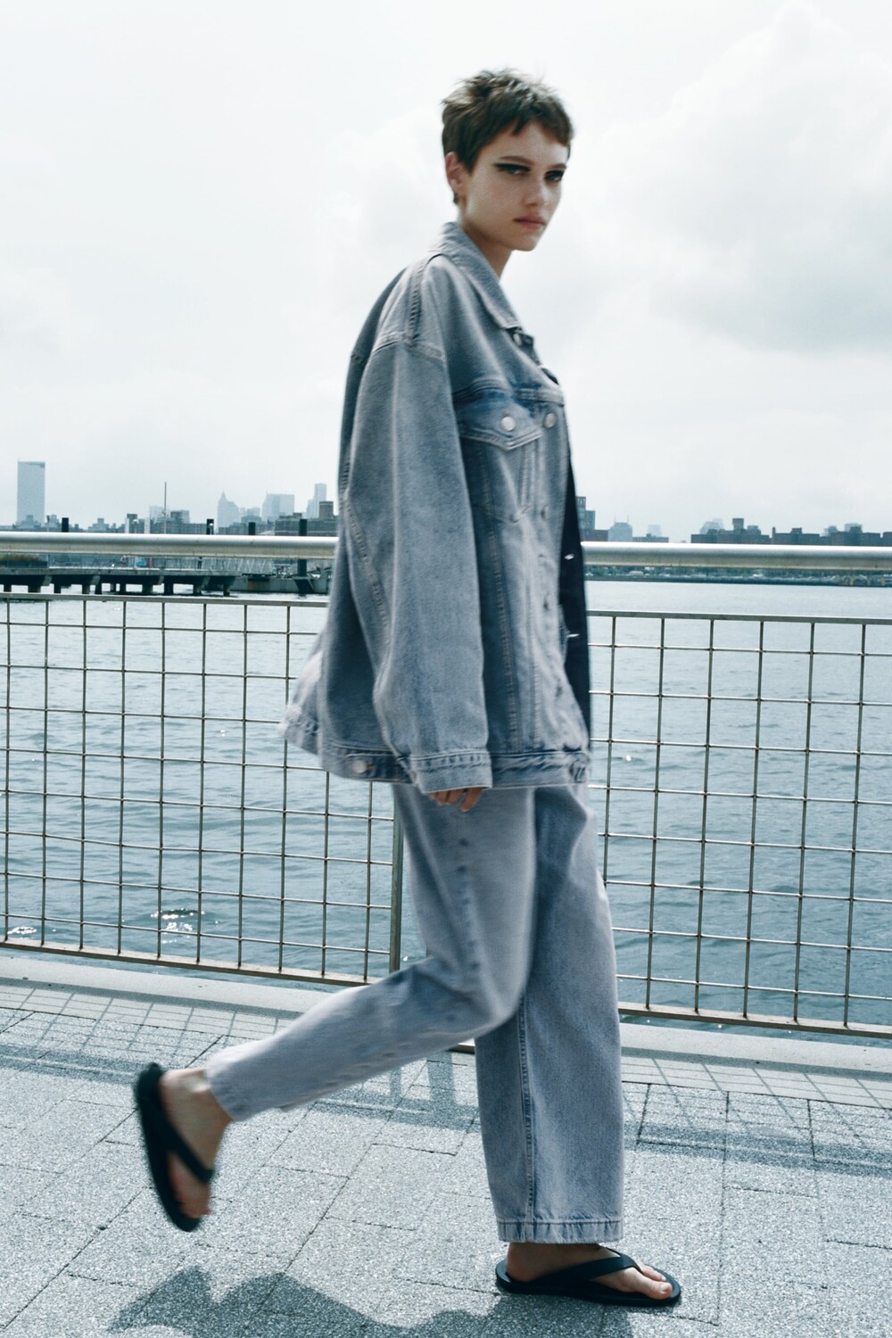 

Джинсовая куртка оверсайз zw Zara, голубой, Синий