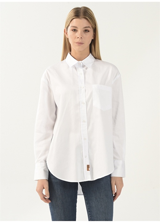 цена Рубашка однотонная белая женская с рубашечным воротником Denim Trip