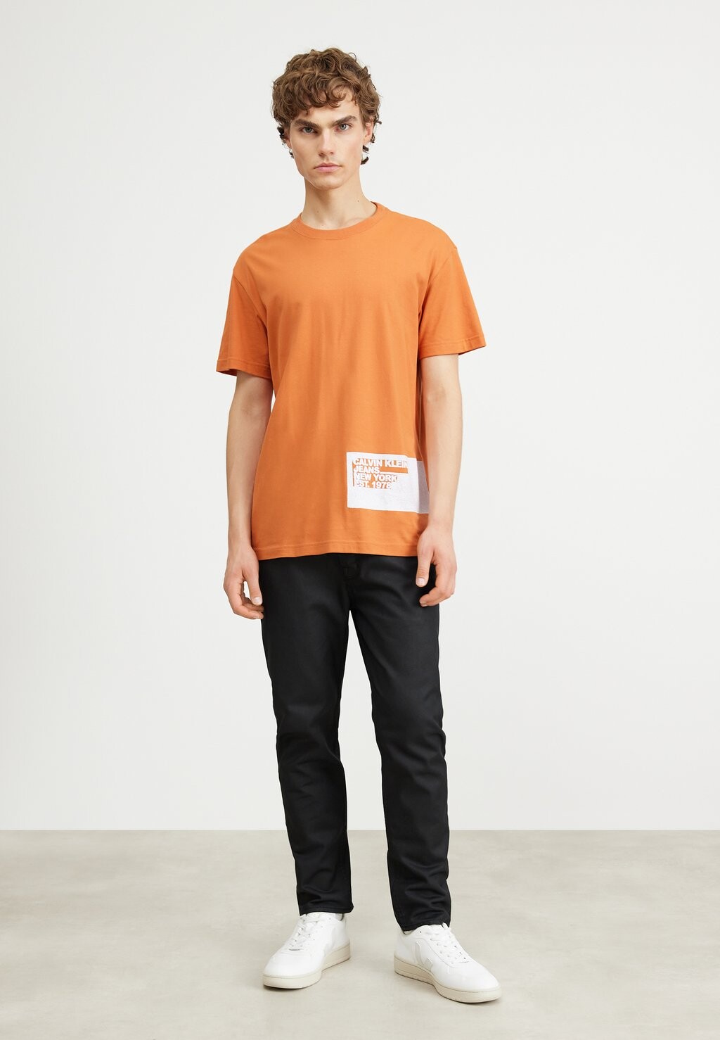 

Футболка с принтом Stencil Blocking Logo Tee Unisex Calvin Klein Jeans, цвет burnt clay