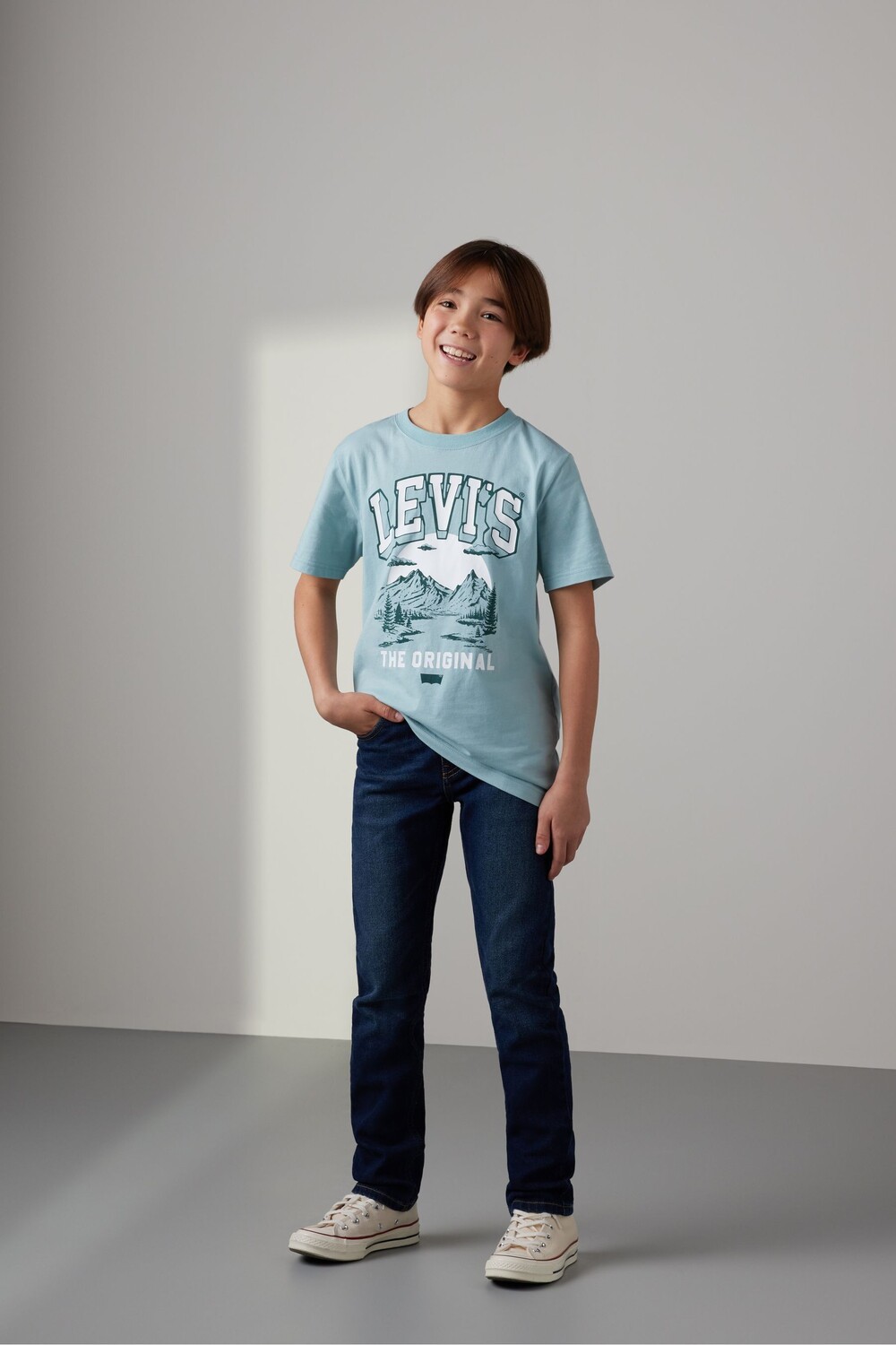 

Футболка с коротким рукавом и принтом природы на открытом воздухе с логотипом Levi'S, синий