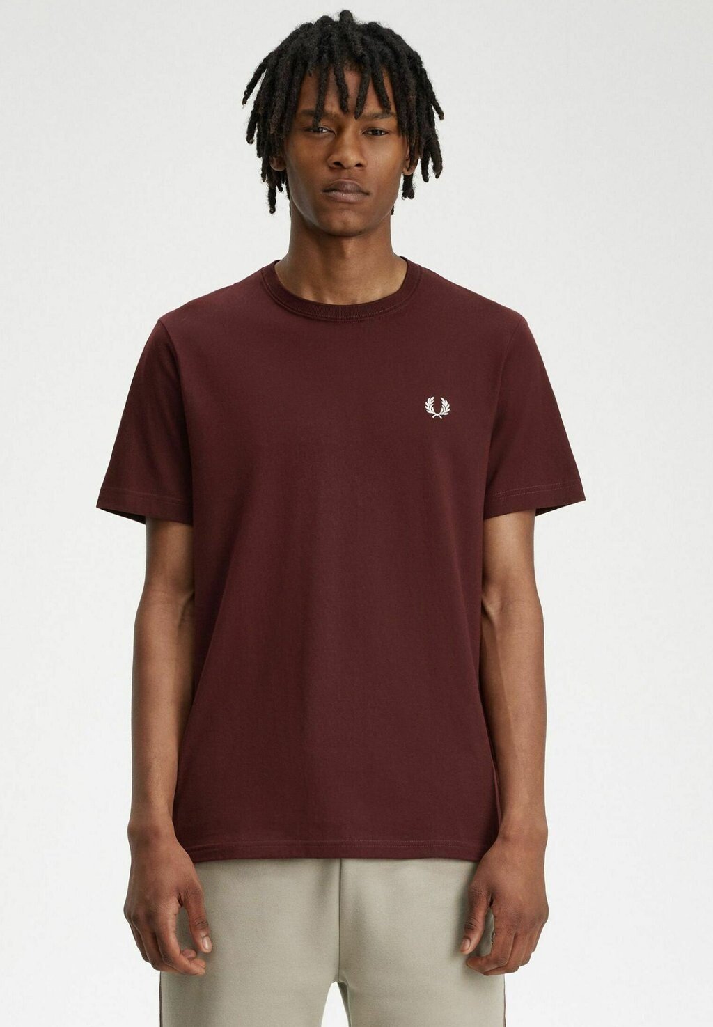 

Базовая футболка Fred Perry, красный