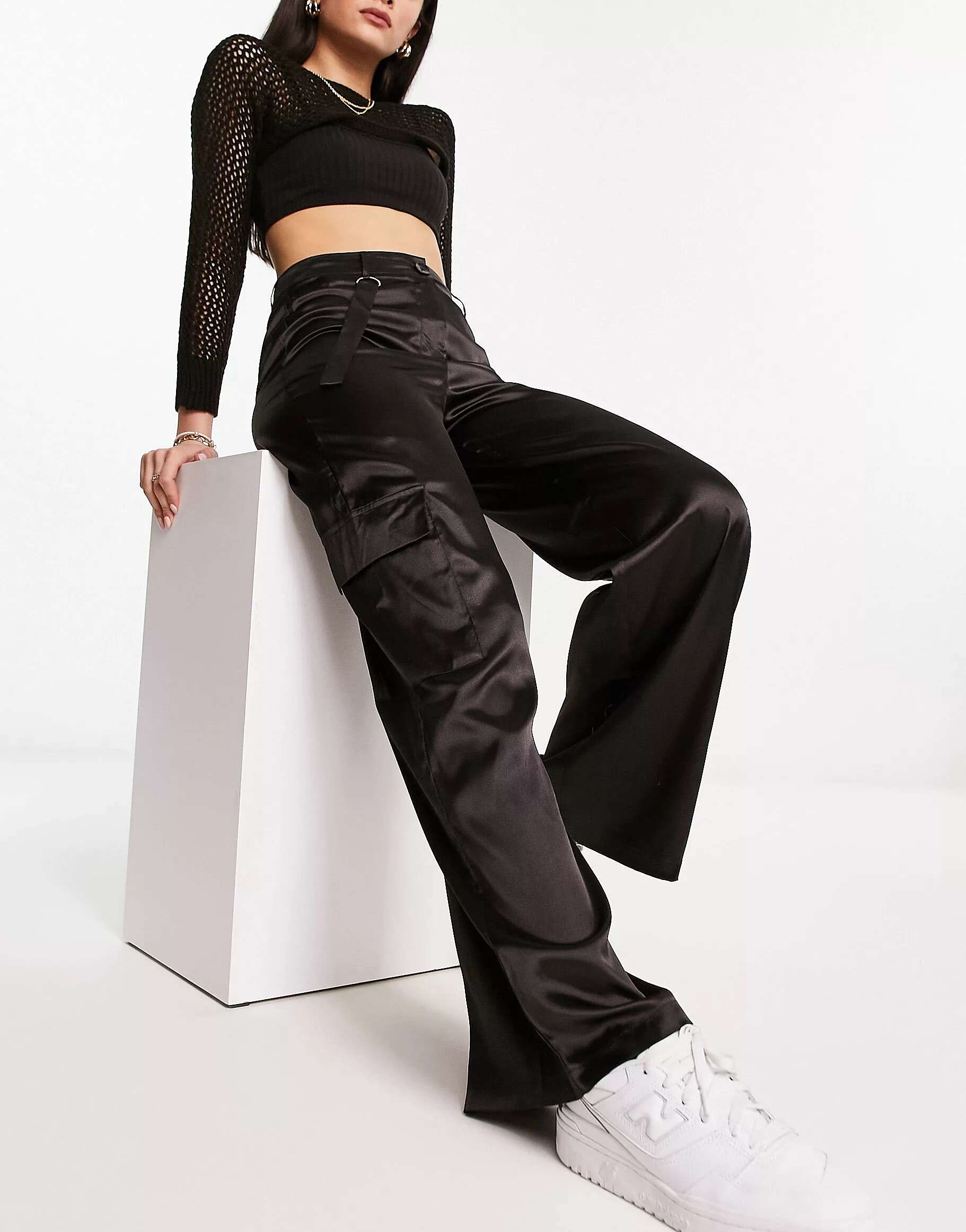 Черные атласные широкие брюки карго Urban Threads