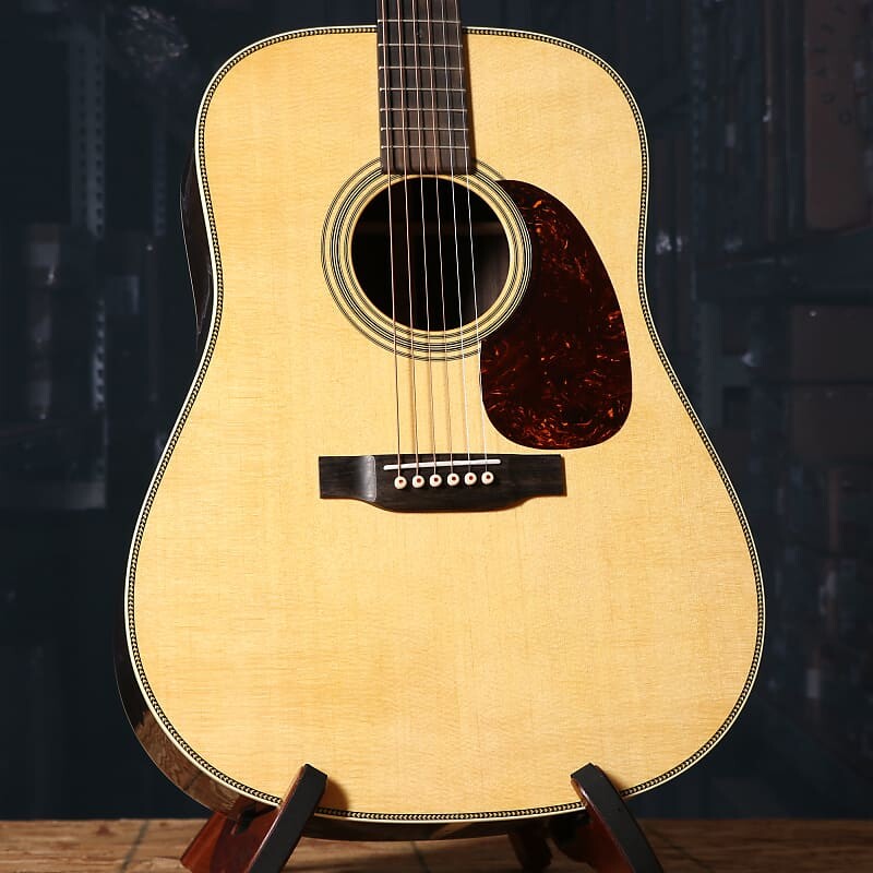 

Акустическая гитара Martin HD-28 Standard Dreadnought Acoustic Guitar Aged Toner