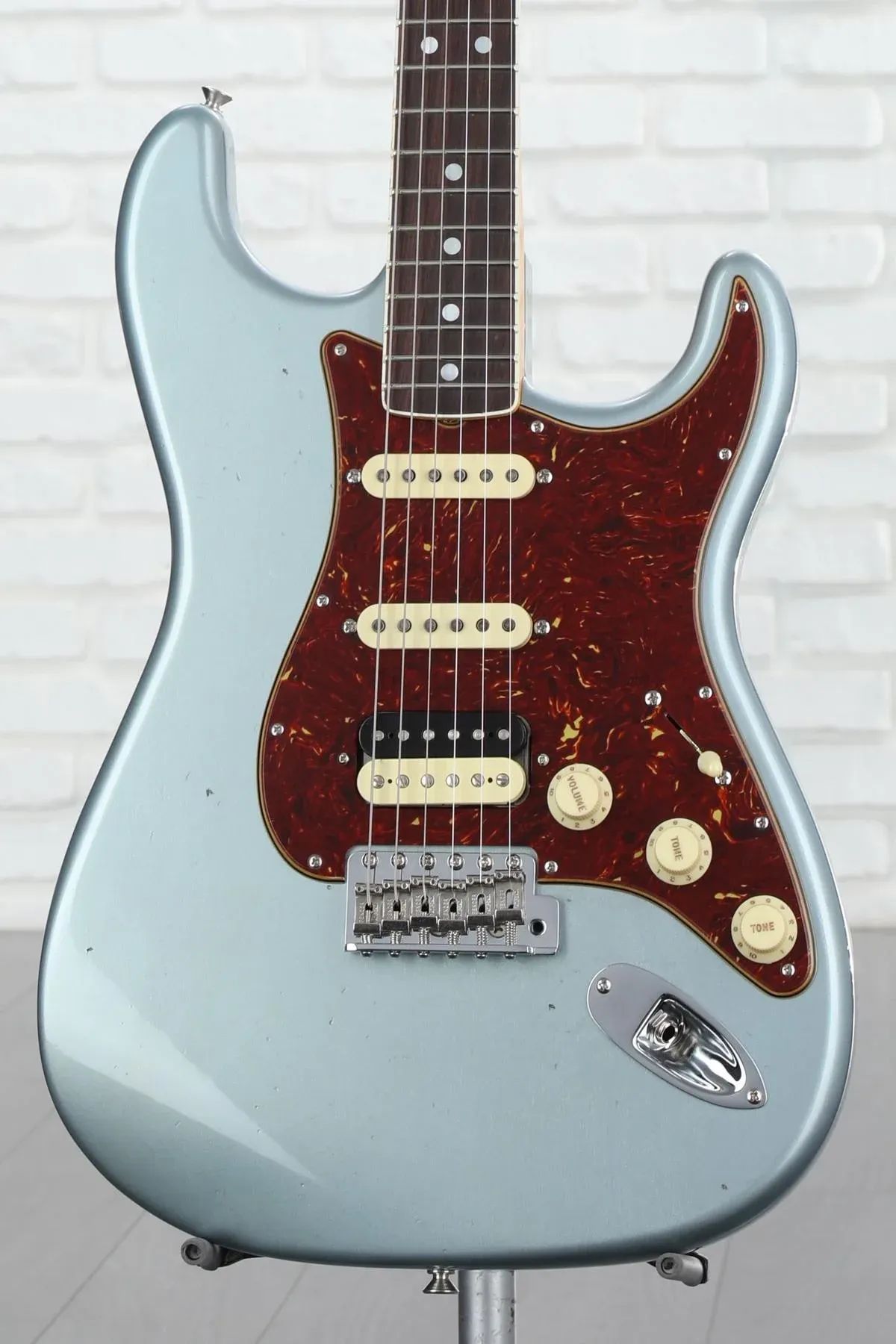 

Fender Custom Shop Limited Edition '67 HSS Stratocaster Journeyman Relic — Faded Aged Blue Ice Metallic