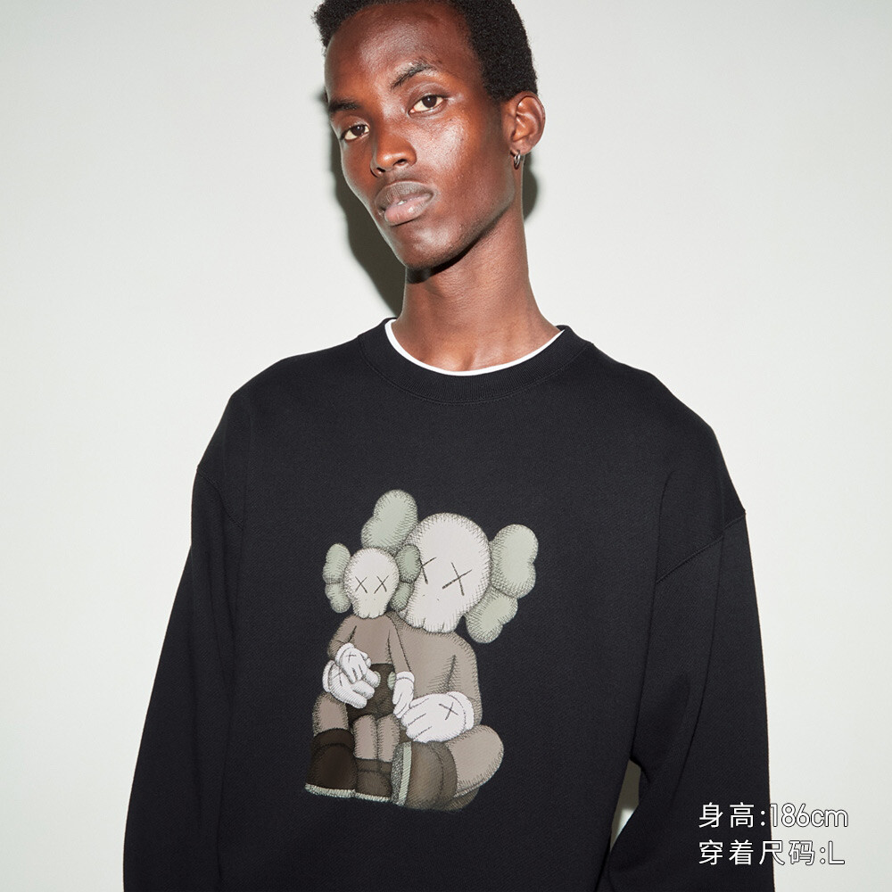 

Толстовка Uniqlo Kaws унисекс с длинными рукавами и принтом, черный