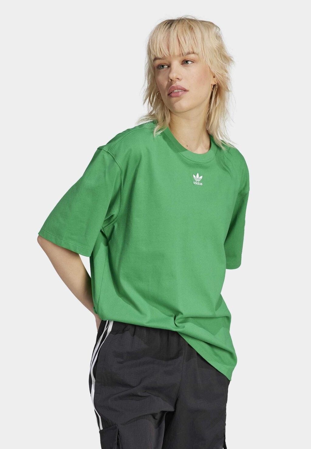 

Базовая футболка adidas Originals, зеленый