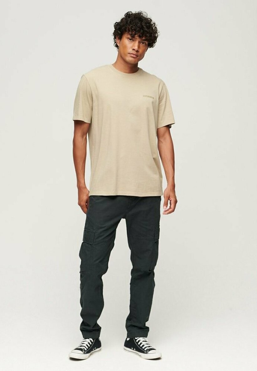 

Базовая футболка OVERDYED LOGO Superdry, бежевый