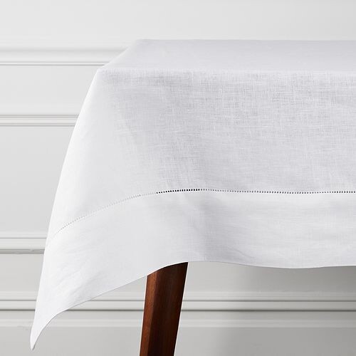 

Скатерть с вышивкой Festival Square, 66 x 66 дюймов SFERRA, цвет White
