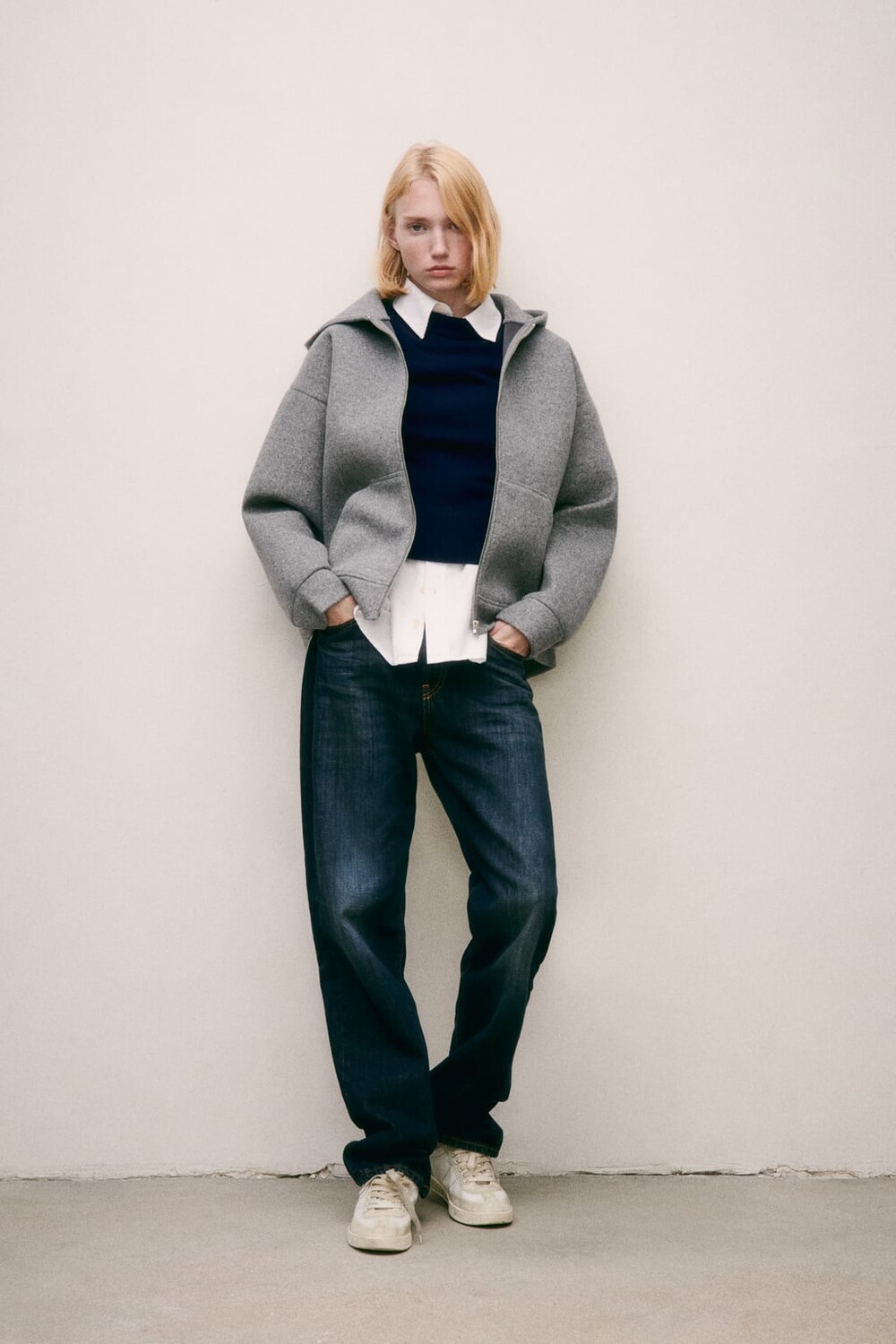 

Мягкий бомбер с эффектом неопрена ZARA, серый