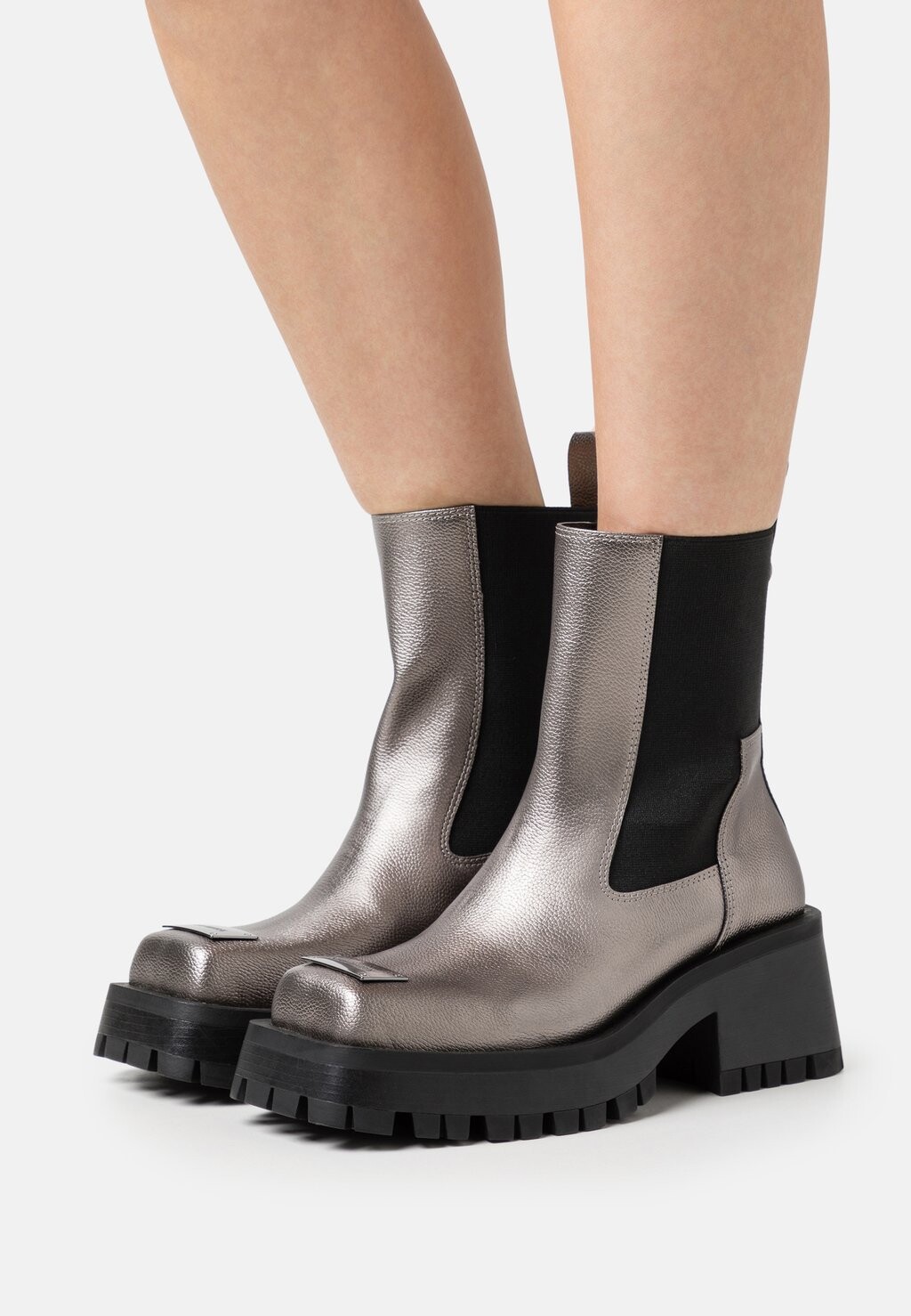 

Ботинки на платформе SHARPEN Steve Madden, серебро