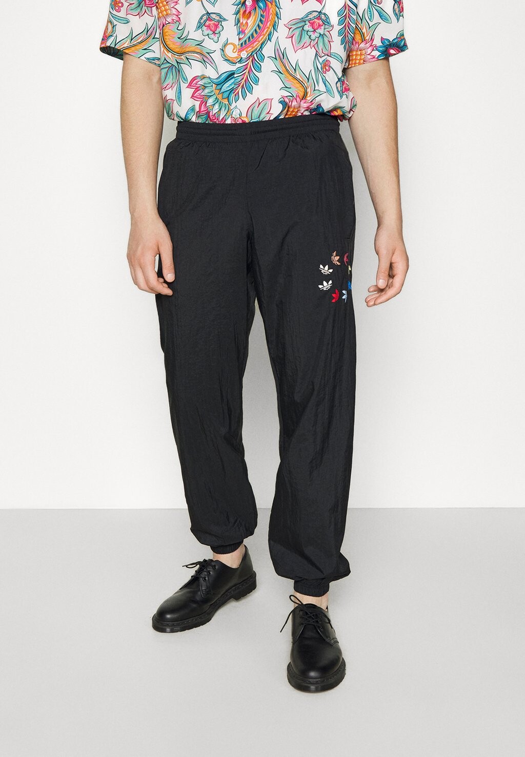 

Брюки adidas Originals, черный/разноцветный