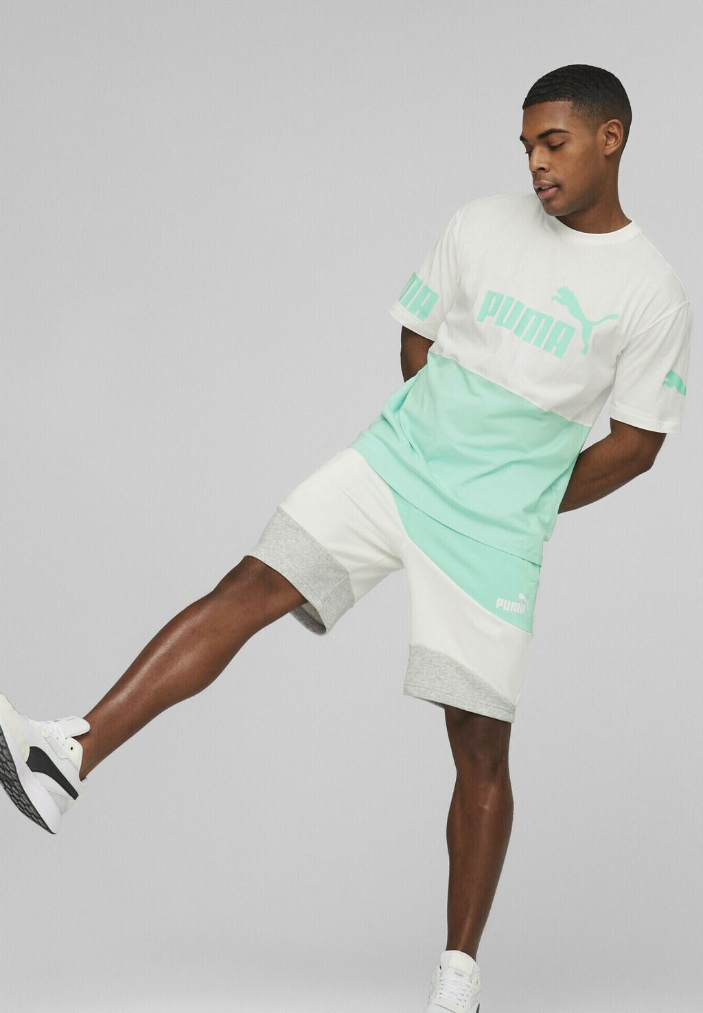 

Футболка с принтом Puma, зеленый