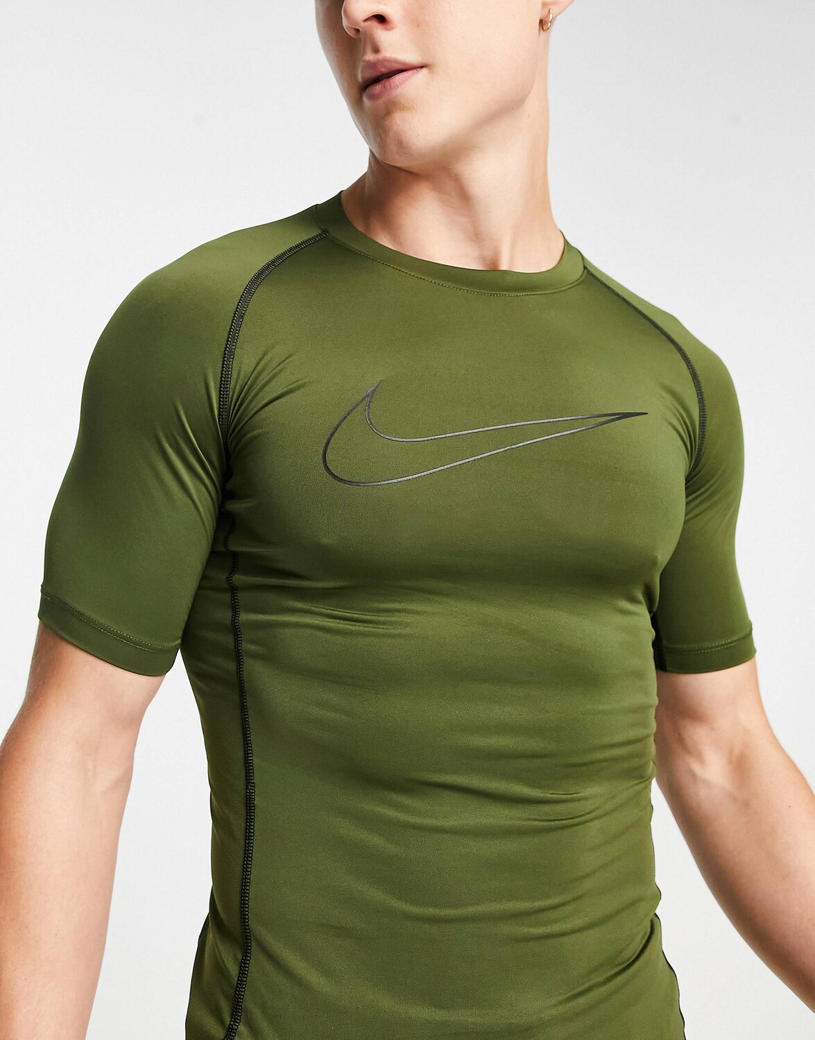 

Обтягивающая футболка цвета хаки Nike Pro Training