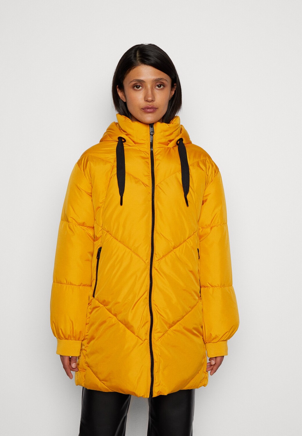 

Пальто зимнее Vero Moda с капюшоном, желтый