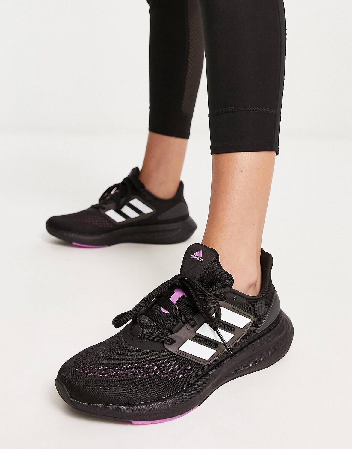 

Черные кроссовки adidas Running Pureboost 22