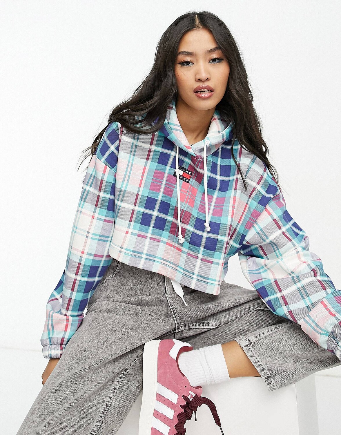 

Укороченное худи в клетку Tommy Jeans с логотипом, Серый