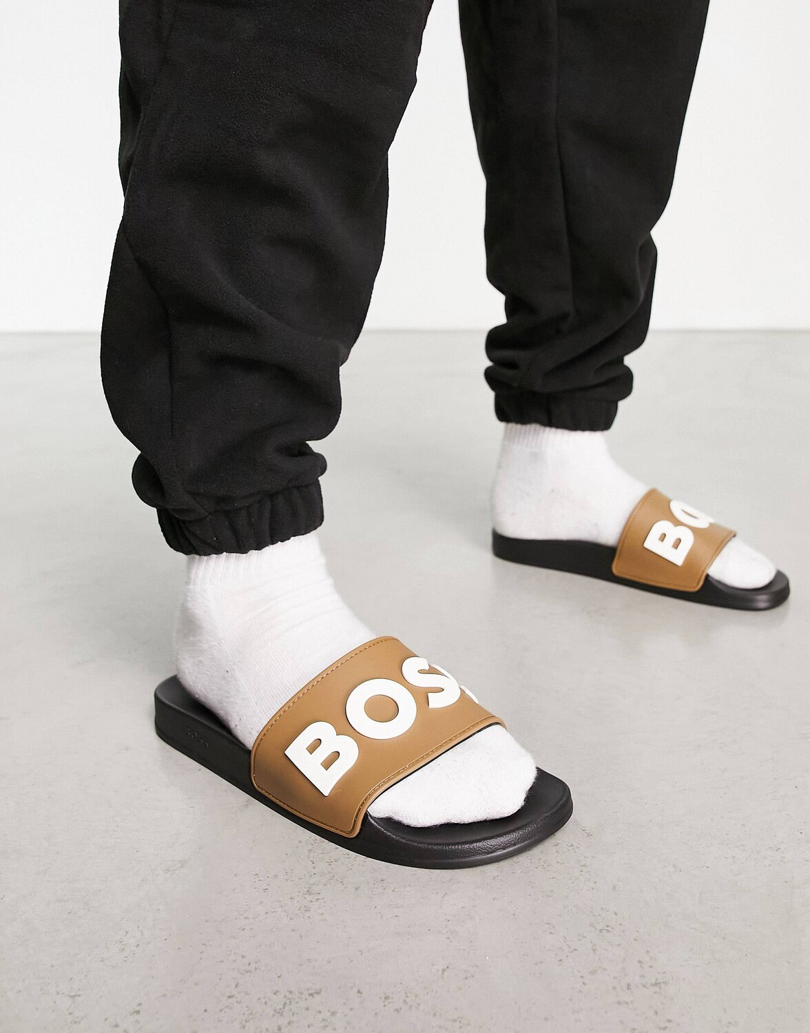 

Коричневые шлепанцы BOSS Casual Kirk