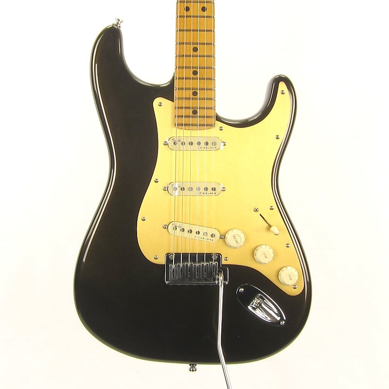 

Fender American Ultra Stratocaster, кленовый гриф, техасский чай 0118012790