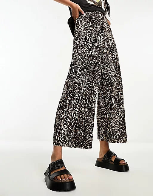 

Брюки ASOS DESIGN Plisse Culotte In Animal, мультиколор