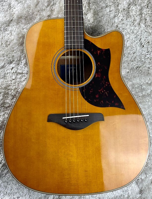 

Yamaha A1R VN Folk Акустическая электрогитара в разрезе Yamaha A1R VN Folk Cutaway Electric