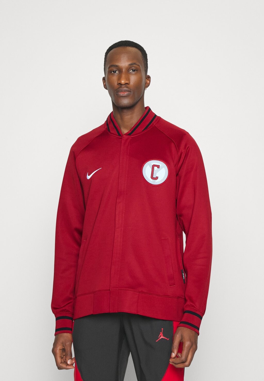 

Спортивная куртка Nike
