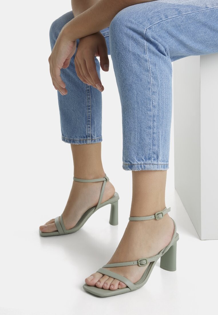 

Босоножки Bershka