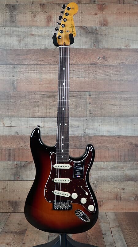 

Fender American Professional II Stratocaster, накладка на гриф из палисандра, 3 цвета Sunburst American Professional II Stratocaster, Rosewood Fingerboard...