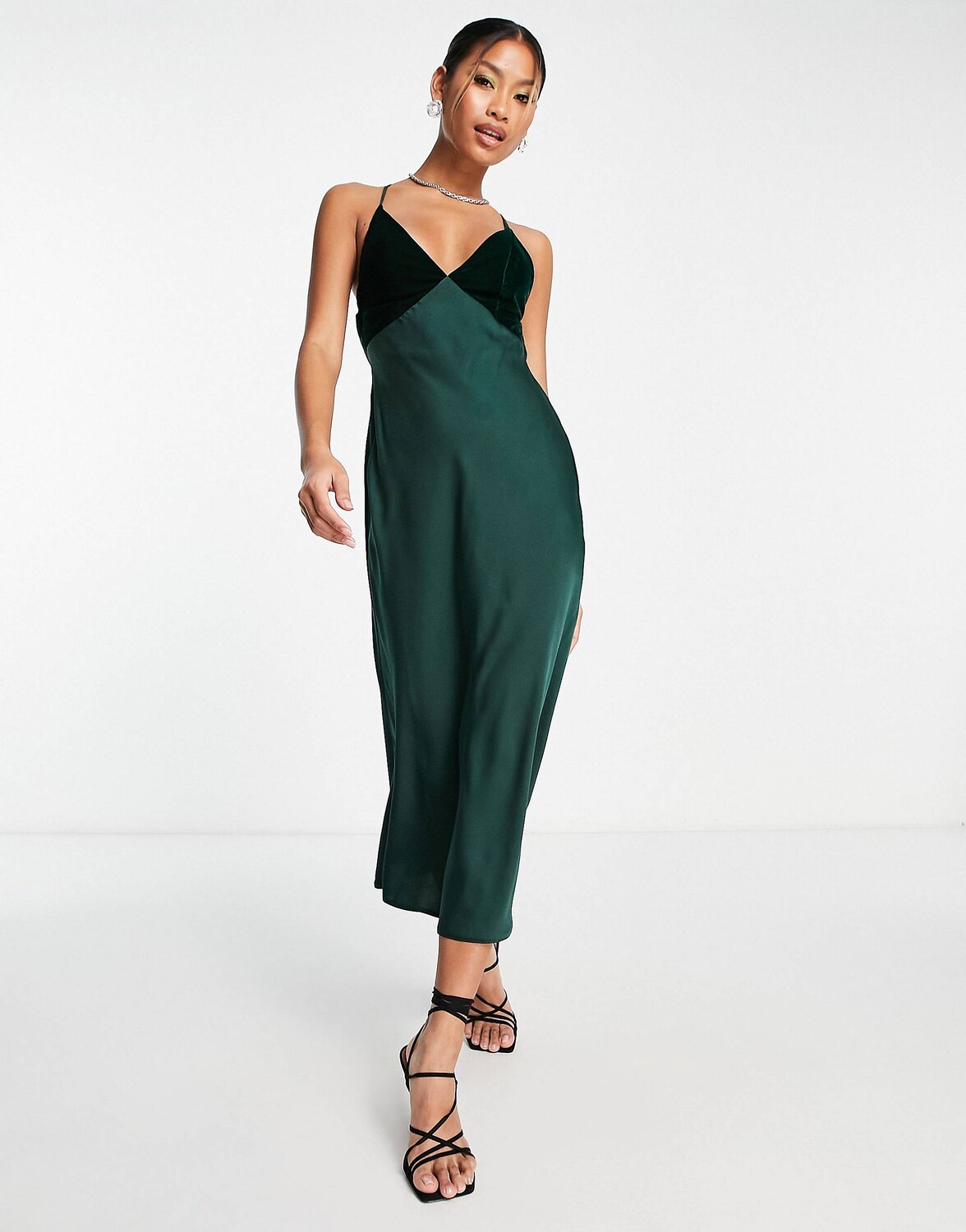

Атласное платье-комбинация миди миди с бархатным лифом ASOS DESIGN