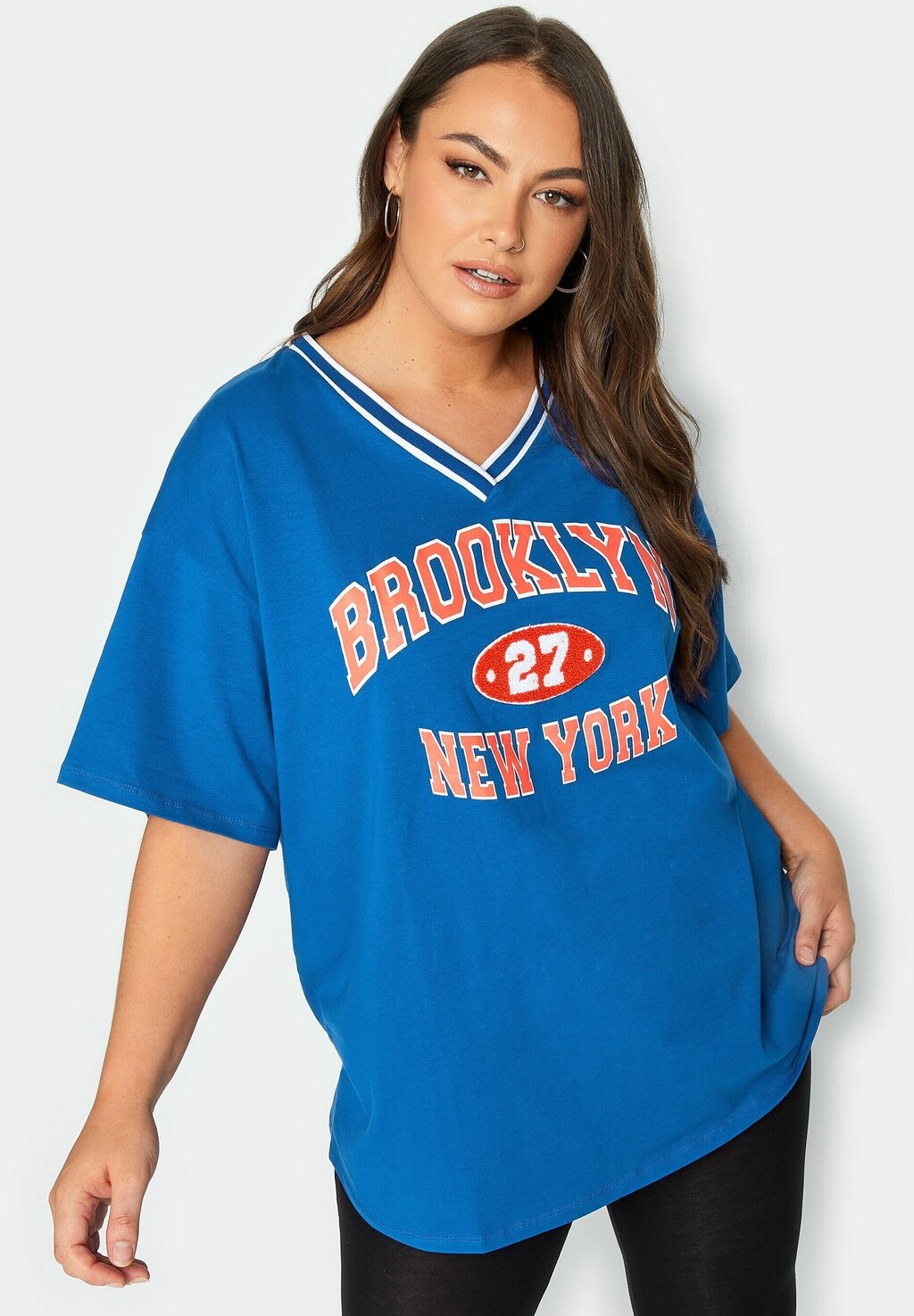 

Футболка с принтом NEW YORK' SLOGAN V-NECK Yours Clothing, цвет mid blue