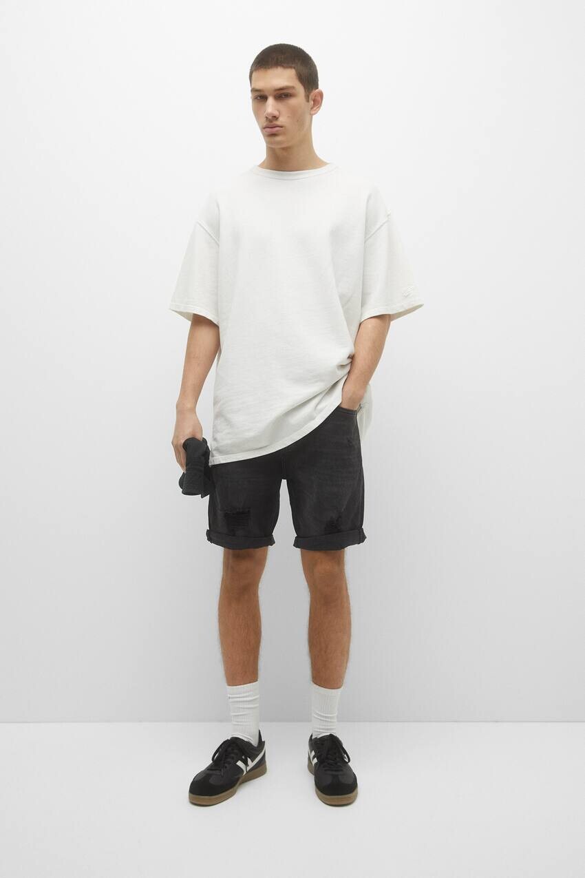

Рваные облегающие джинсовые шорты-бермуды Pull&Bear, блеский черный