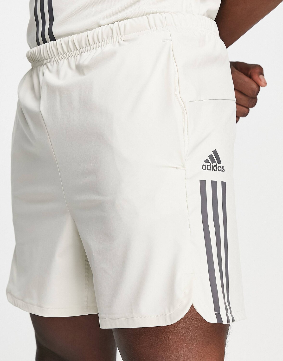 

Шорты с 3 полосками adidas Training Alpha Strength