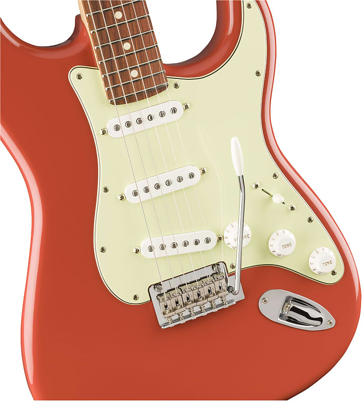 Плеер Fender Limited Edition Stratocaster, накладка на гриф Pau Ferro, цвет Fiesta Red Limited Edition Player Stratocaster, Pau Ferro Fingerboard, Fiesta Red силиконовый чехол на realme x50 pro player edition розовые горы для реалми икс 50 про плэйер