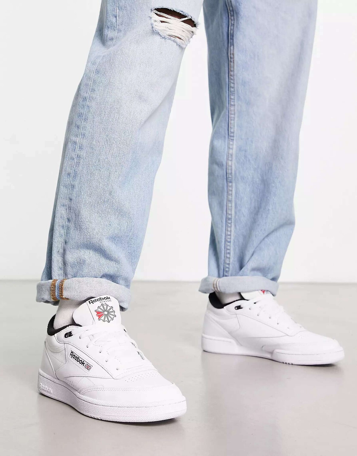 

Кроссовки Reebok Club C среднего размера (белые и черные), Черный