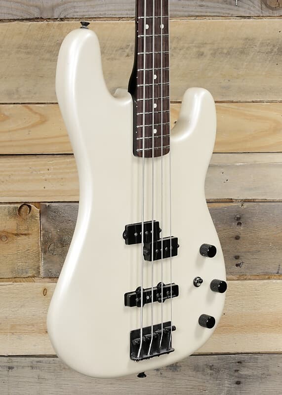 

Бас-гитара Fender Duff McKagan Precision Bass Pearl White с чехлом