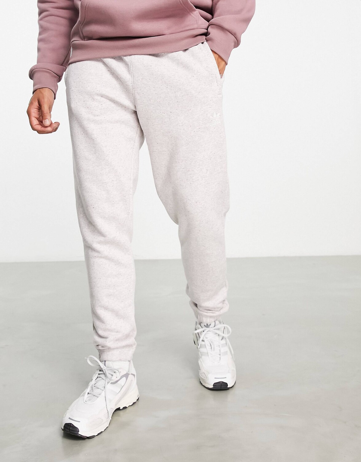 

Белые джоггеры adidas Originals Essentials