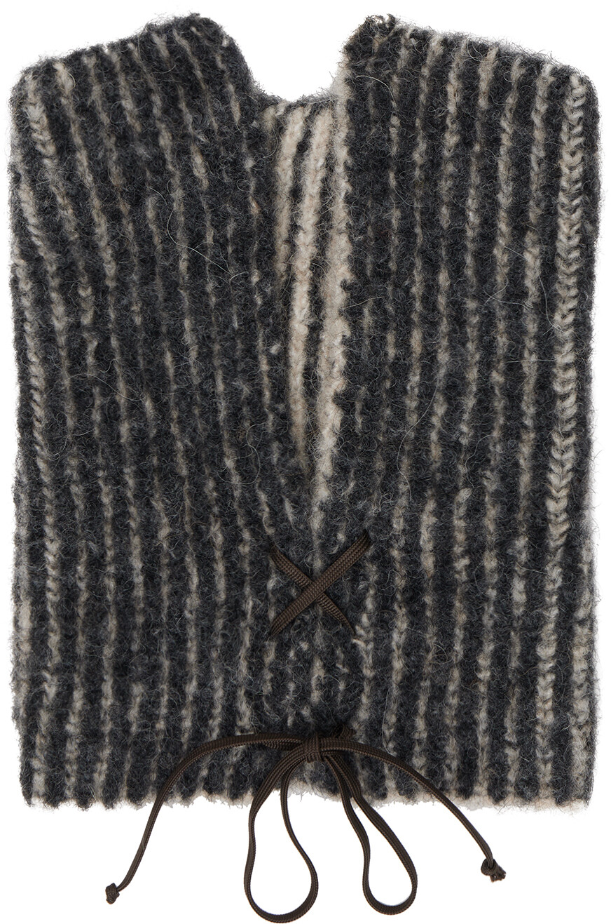 

Off-White и черный воротник Ingrid Paloma Wool