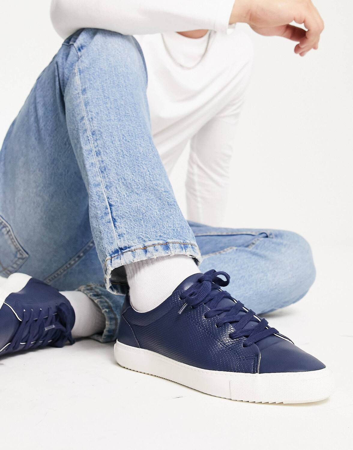 

Темно-синие кроссовки на шнуровке ASOS DESIGN