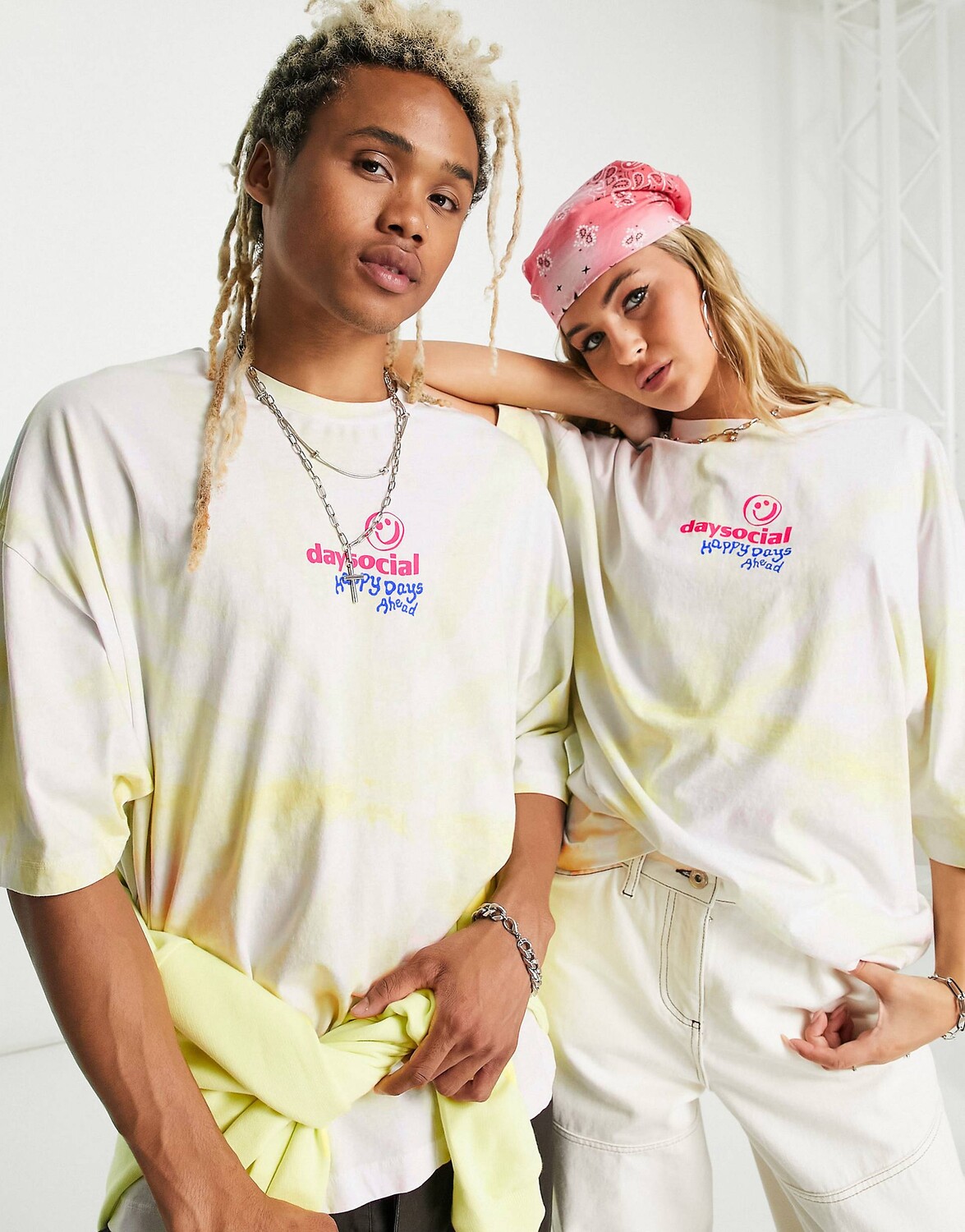 

Желтая футболка оверсайз унисекс с принтом логотипа ASOS Daysocial