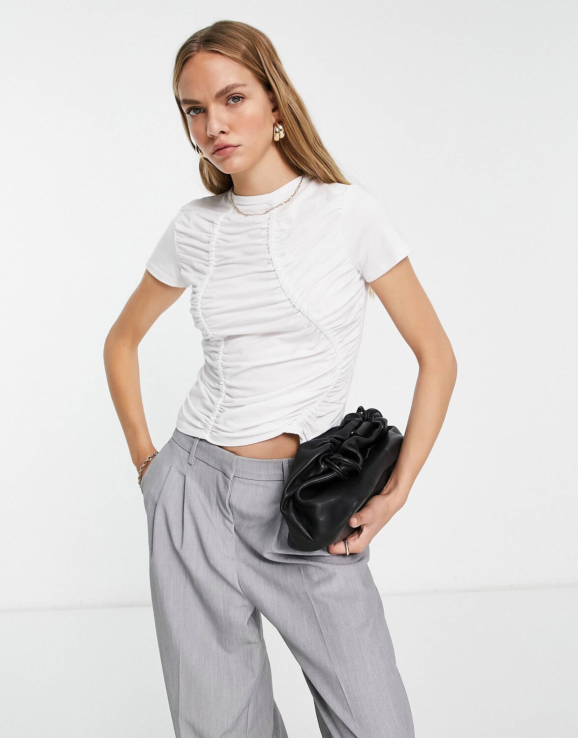 

Белый топ с короткими рукавами и сборками спереди Topshop