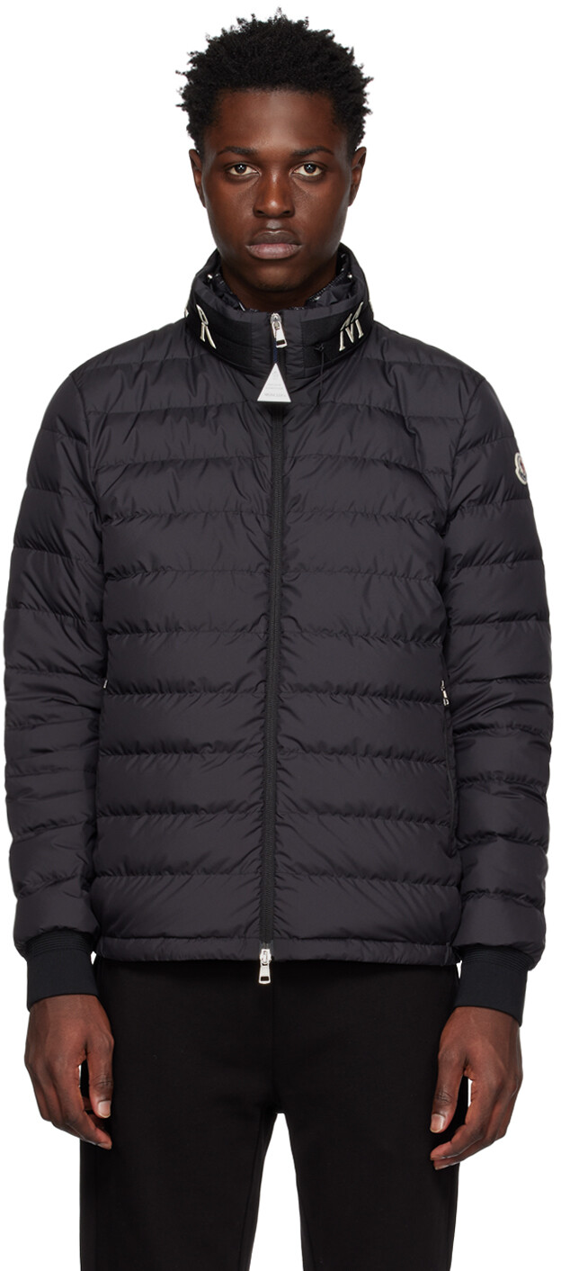 

Черный короткий пуховик Akio Moncler