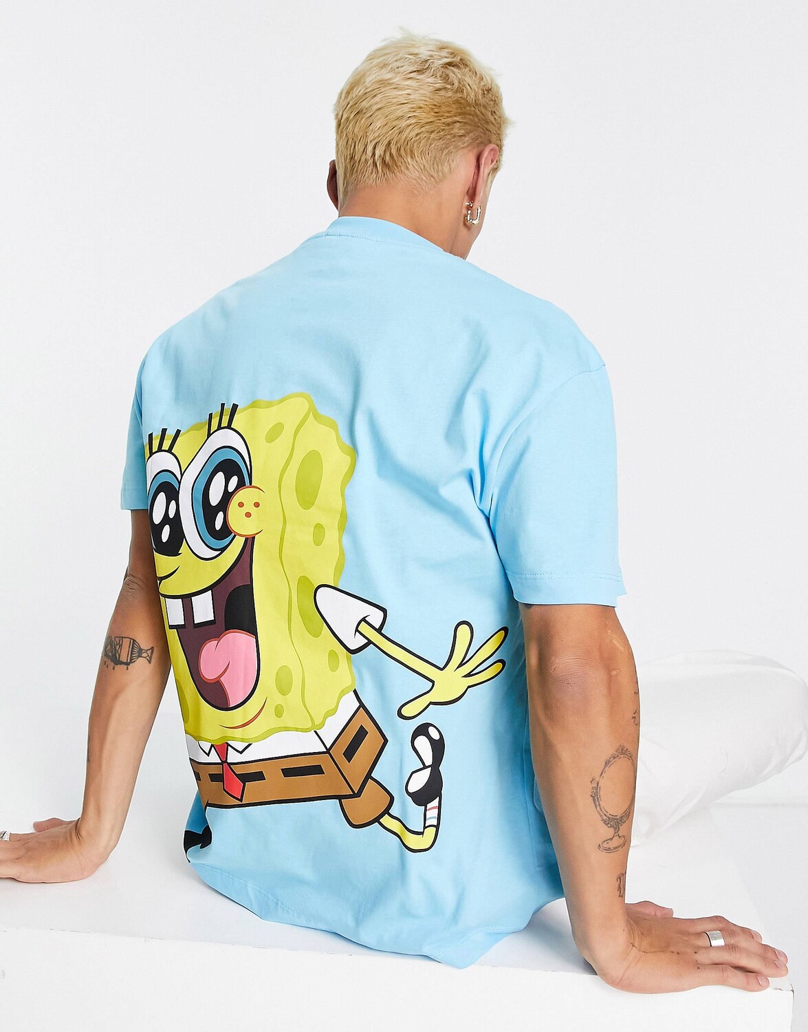 

Синяя футболка с принтом Губка Боб ASOS DESIGN