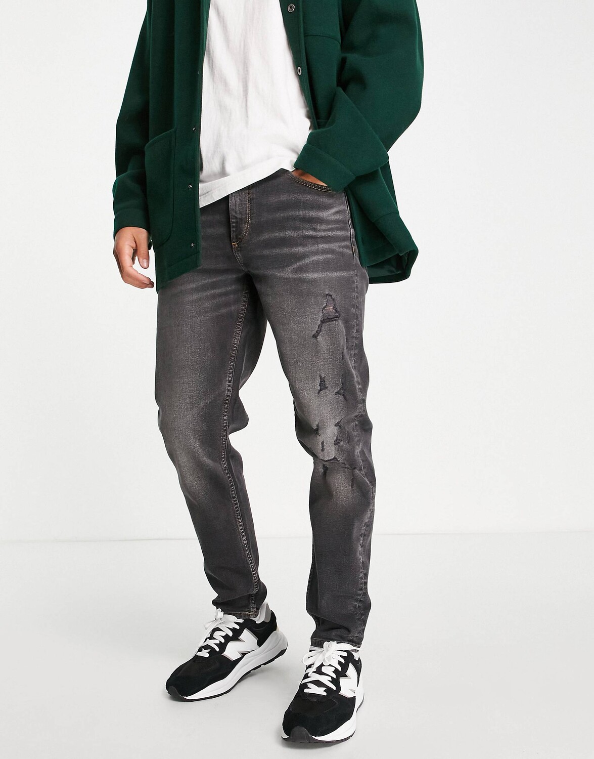 

Черные зауженные джинсы с потертостями ASOS DESIGN