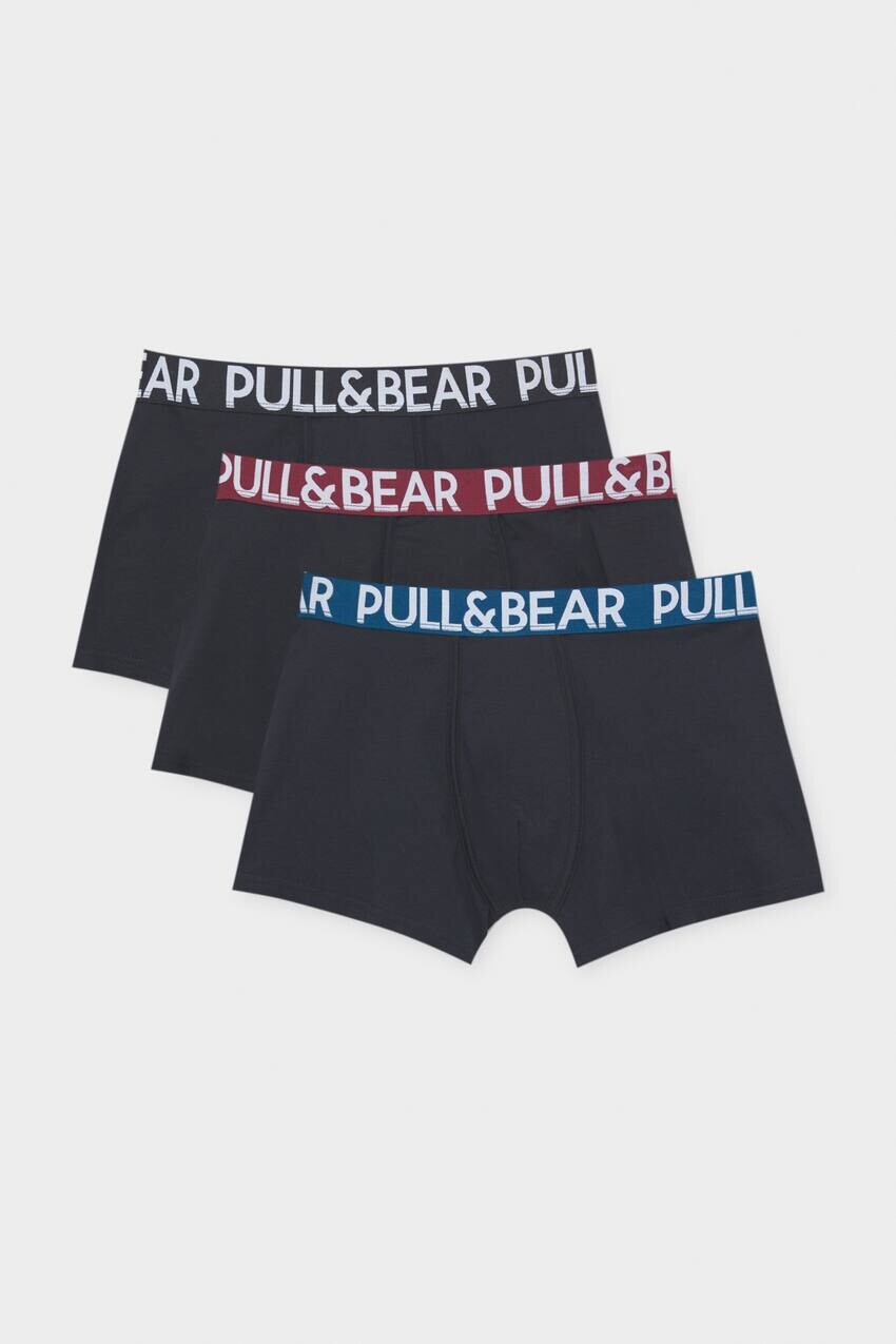 

В упаковке 3 боксера. Pull&Bear