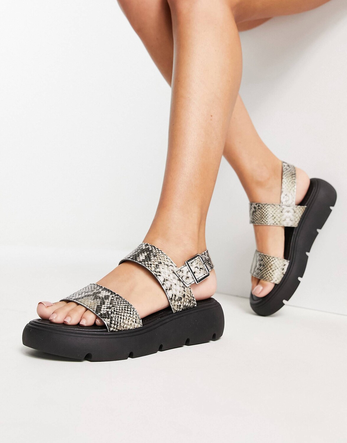 

Змеиные массивные сандалии Topshop Perrie