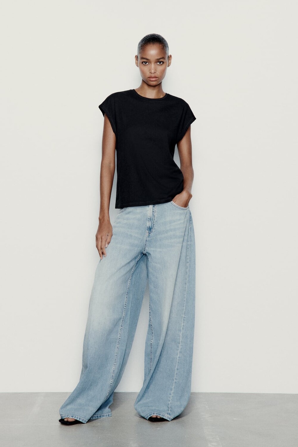 

Футболка из легкого хлопка ZARA, черный