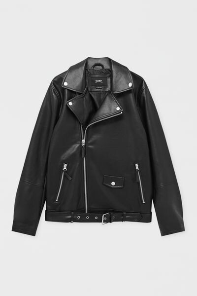 

Черная байкерская куртка с эффектом кожи PULL&BEAR