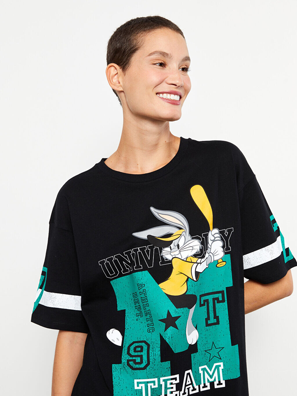 

Хлопковая женская футболка с круглым вырезом Bugs Bunny с коротким рукавом LCW Casual