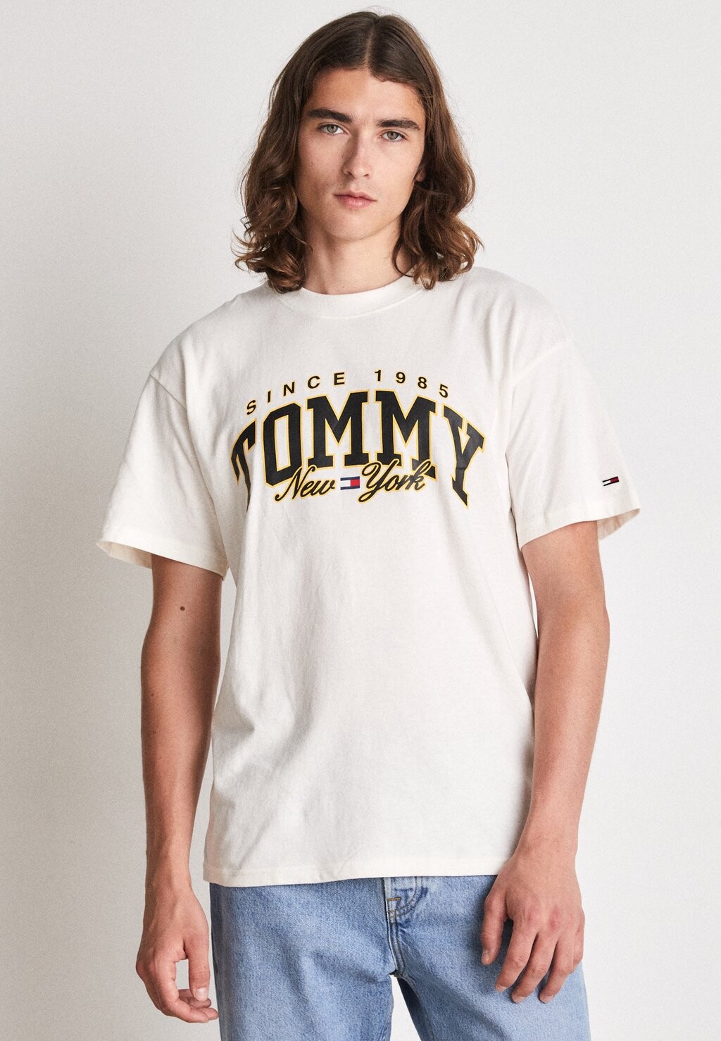 

Футболка с принтом Tommy Jeans LUXE VARSITY TEE UNISEX, цвет ancient white