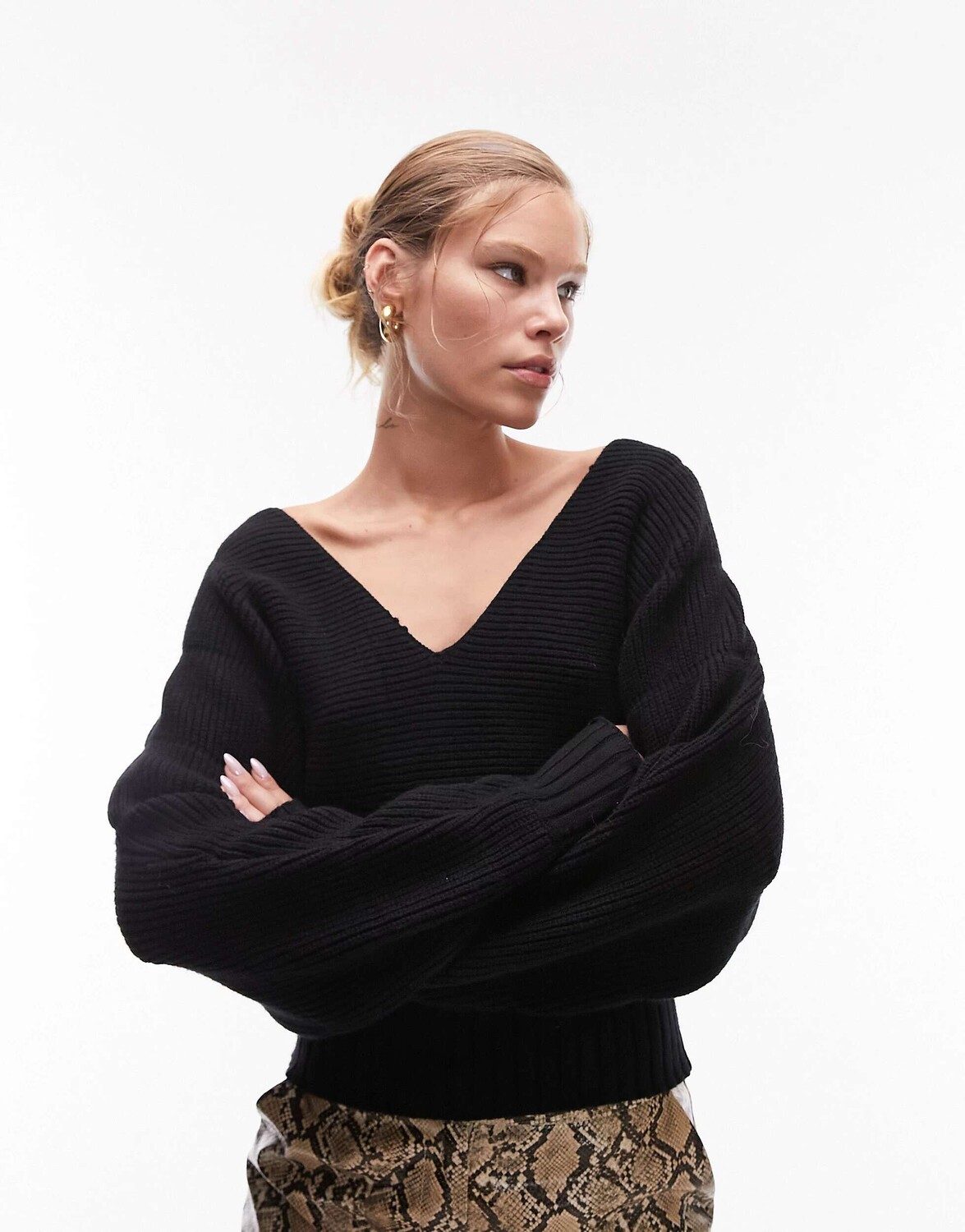 

Черный вязаный джемпер в рубчик с объемными рукавами Topshop
