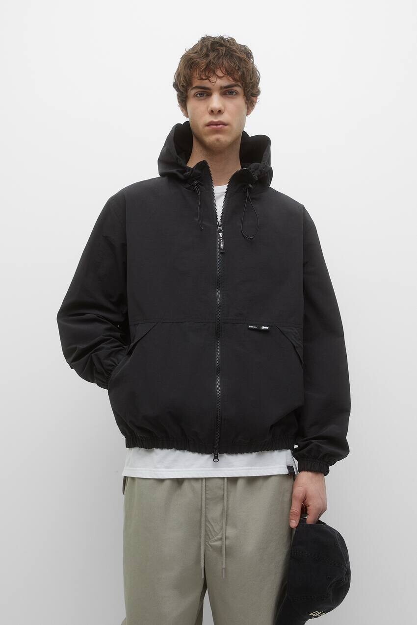 

Легкая куртка Pull&Bear, черный